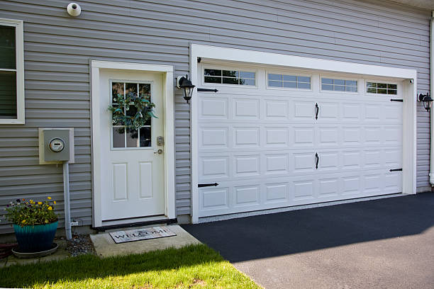 24/7 Emergency Garage Door Panel Replacement experts in Cherryvale, KS
